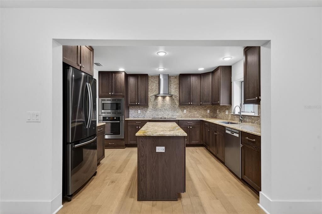 For Sale: $879,000 (3 beds, 3 baths, 2030 Square Feet)