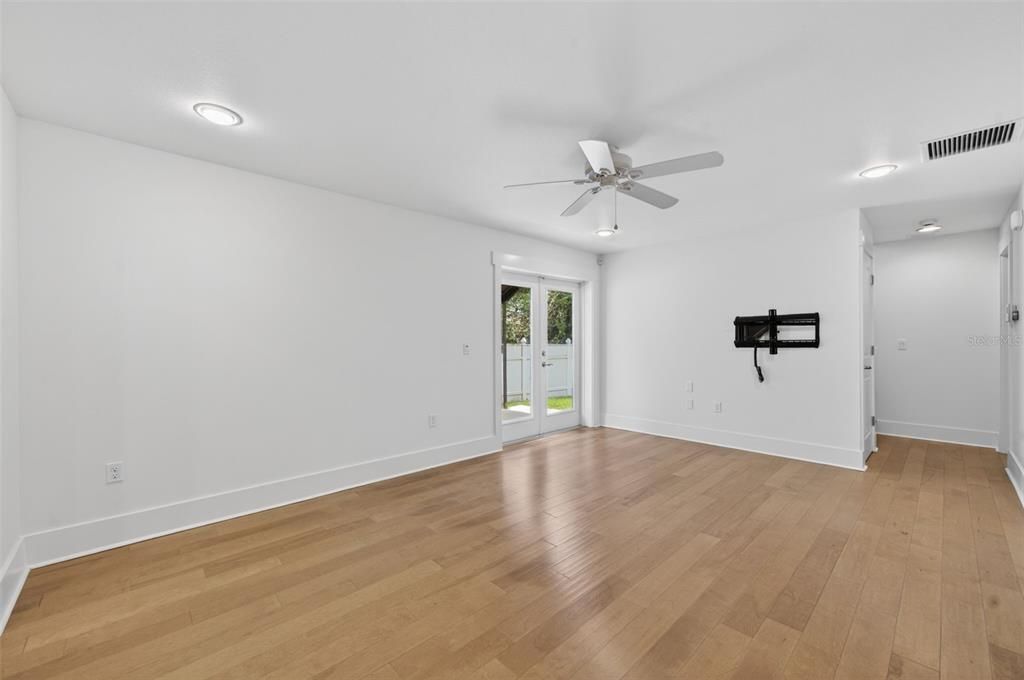 For Sale: $879,000 (3 beds, 3 baths, 2030 Square Feet)