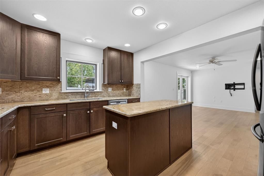 For Sale: $879,000 (3 beds, 3 baths, 2030 Square Feet)