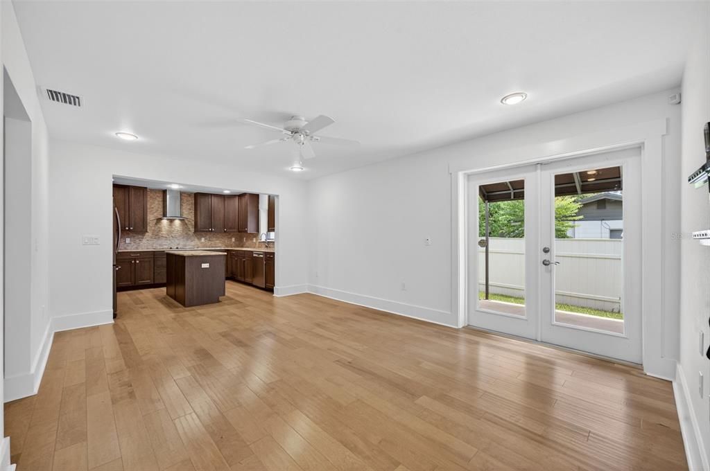 For Sale: $879,000 (3 beds, 3 baths, 2030 Square Feet)