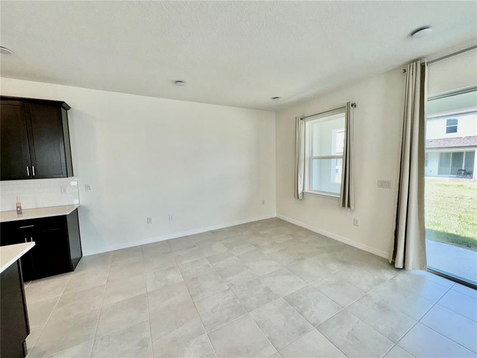В аренду: $2,499 (3 спален, 2 ванн, 1779 Квадратных фут)