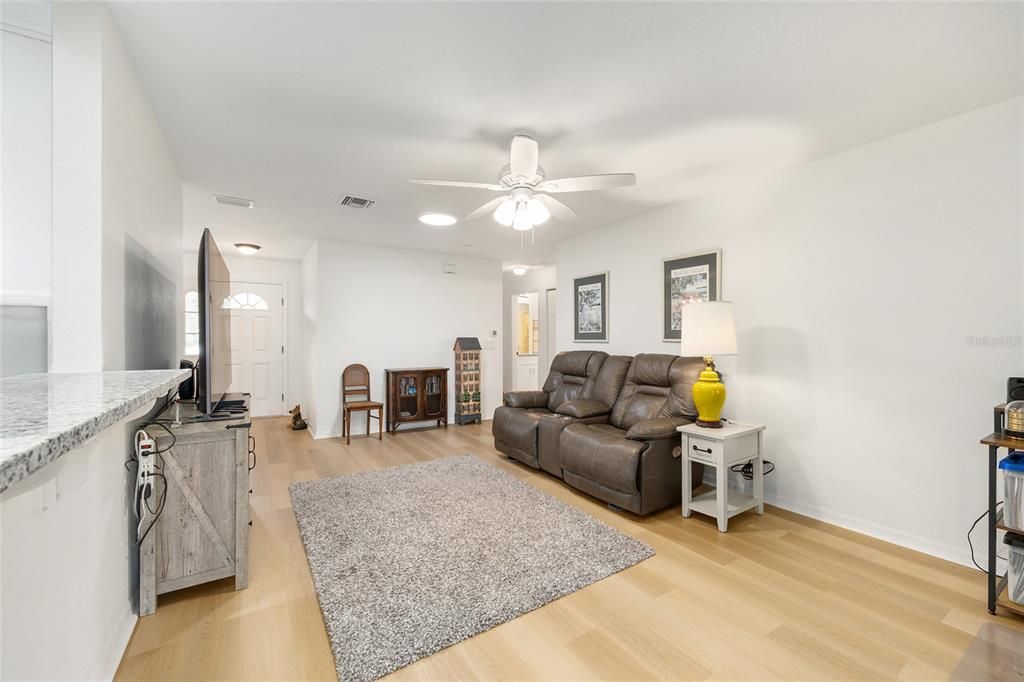 En Venta: $235,000 (2 camas, 2 baños, 1225 Pies cuadrados)