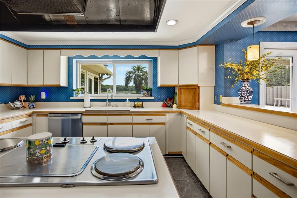 For Sale: $828,000 (5 beds, 3 baths, 3294 Square Feet)