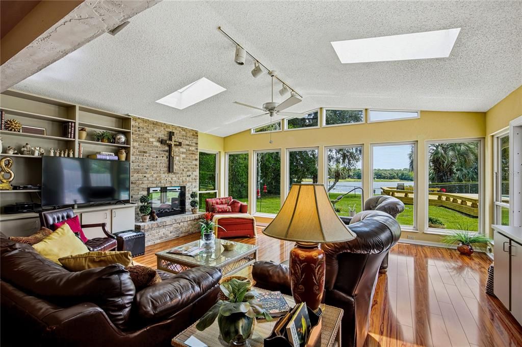 For Sale: $828,000 (5 beds, 3 baths, 3294 Square Feet)