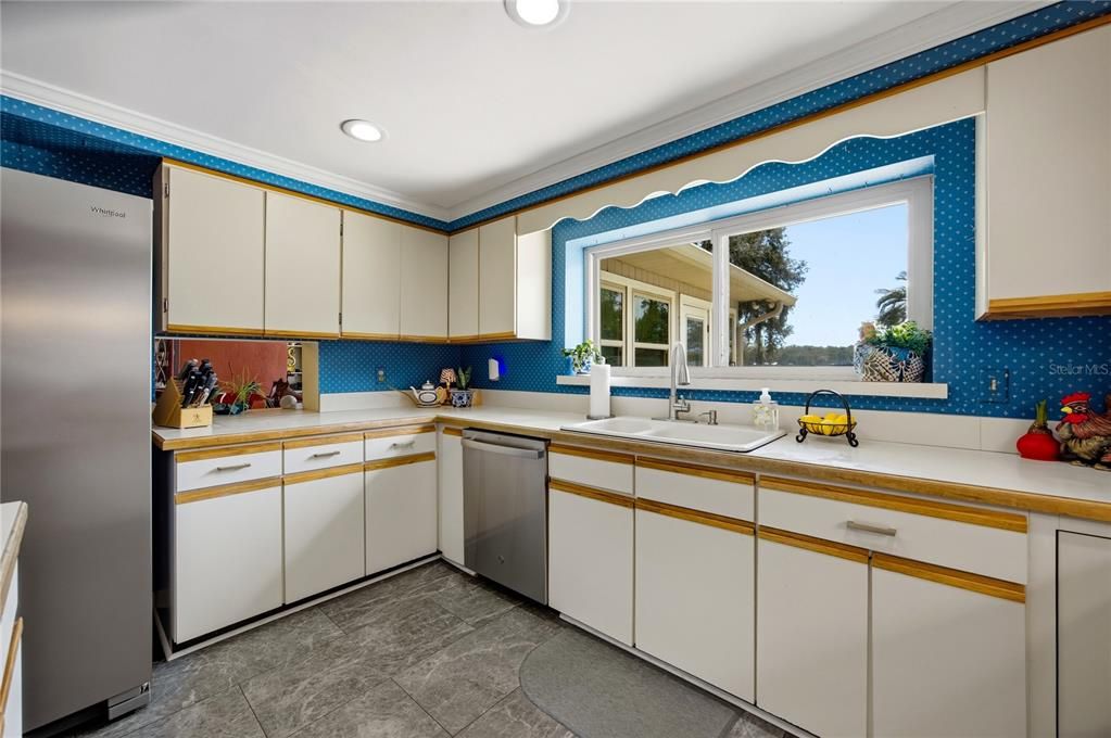 For Sale: $828,000 (5 beds, 3 baths, 3294 Square Feet)