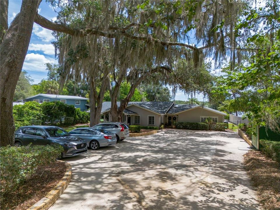 For Sale: $828,000 (5 beds, 3 baths, 3294 Square Feet)