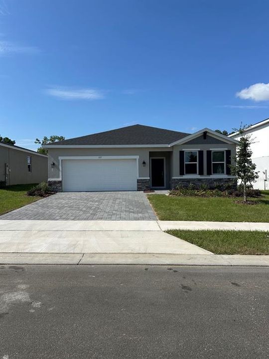 Recently Sold: $367,990 (4 beds, 3 baths, 2210 Square Feet)