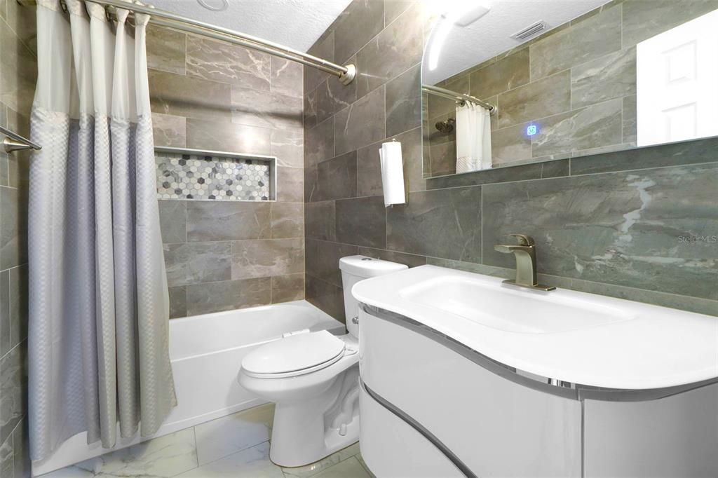 En Venta: $298,000 (2 camas, 2 baños, 1120 Pies cuadrados)