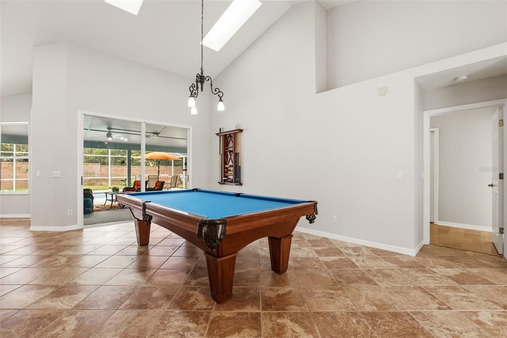For Sale: $705,000 (4 beds, 2 baths, 2631 Square Feet)