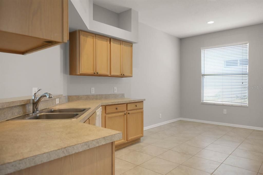 В аренду: $2,700 (3 спален, 2 ванн, 2128 Квадратных фут)