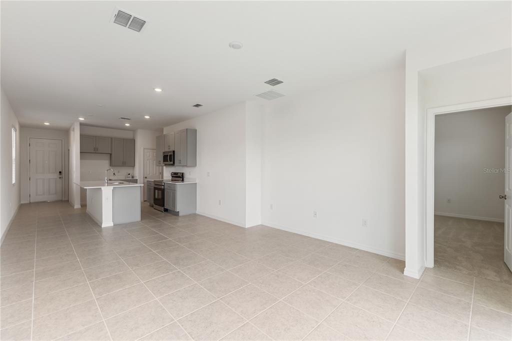 На продажу: $275,990 (3 спален, 2 ванн, 1335 Квадратных фут)