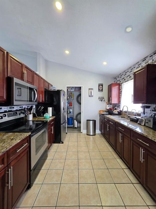 For Rent: $2,600 (3 beds, 2 baths, 1344 Square Feet)
