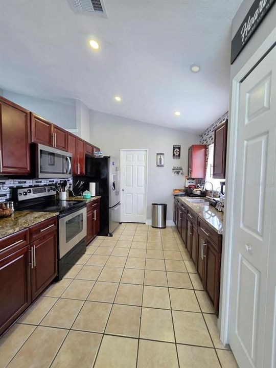 For Rent: $2,600 (3 beds, 2 baths, 1344 Square Feet)