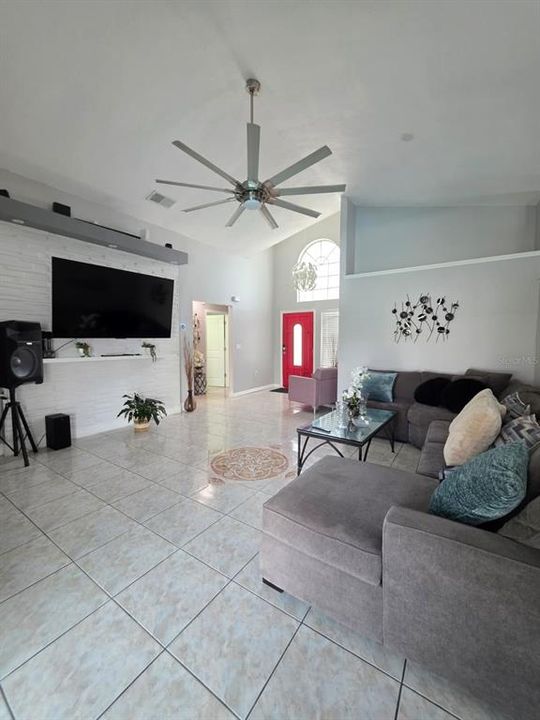 For Rent: $2,600 (3 beds, 2 baths, 1344 Square Feet)