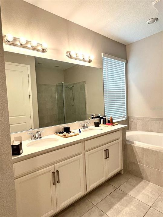 For Rent: $3,500 (5 beds, 3 baths, 2892 Square Feet)