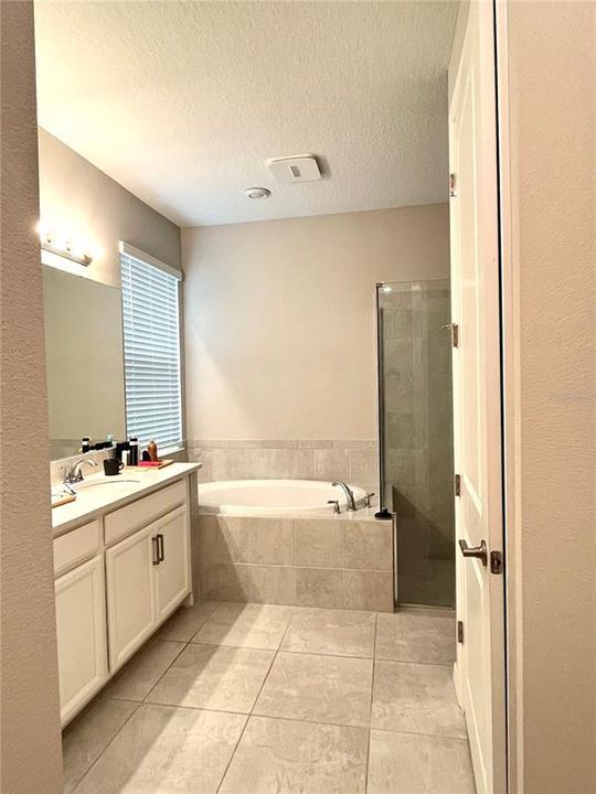 For Rent: $3,500 (5 beds, 3 baths, 2892 Square Feet)