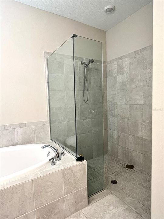 For Rent: $3,500 (5 beds, 3 baths, 2892 Square Feet)