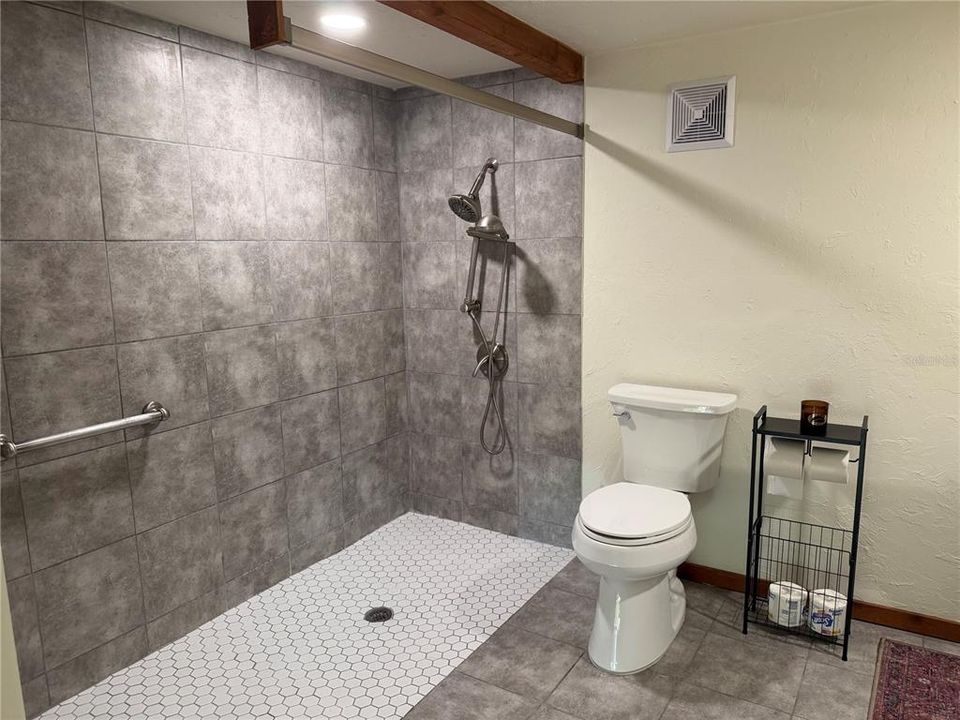 For Sale: $159,900 (2 beds, 2 baths, 940 Square Feet)
