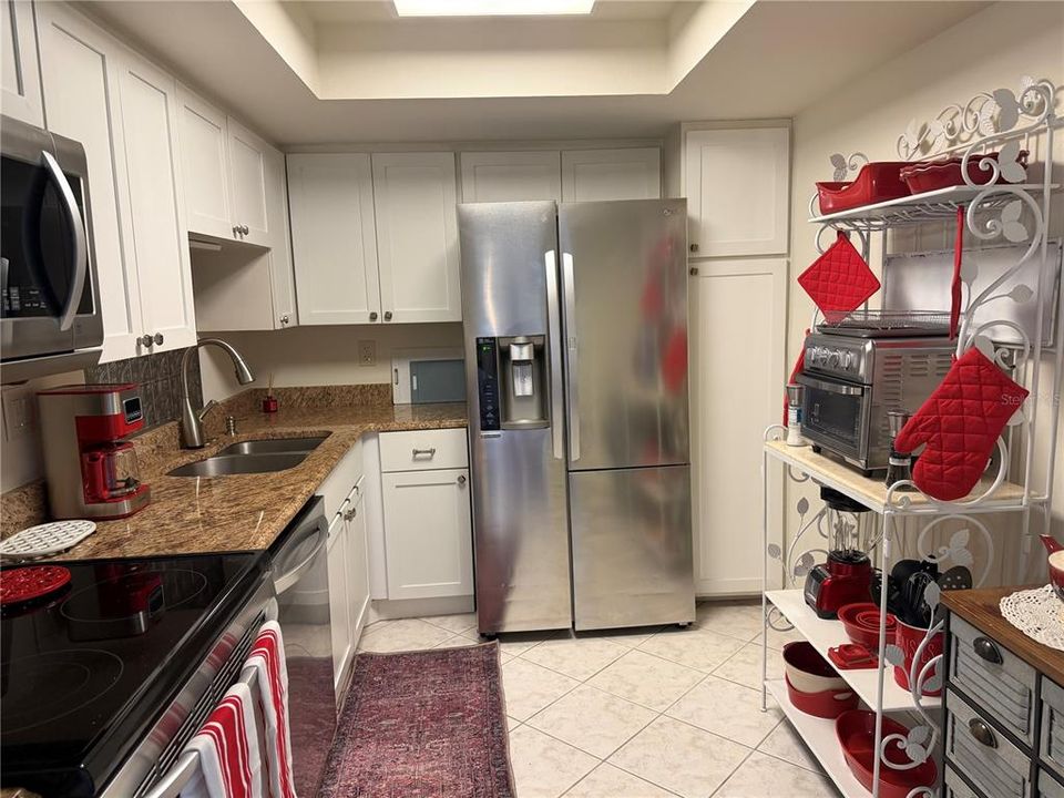 For Sale: $159,900 (2 beds, 2 baths, 940 Square Feet)
