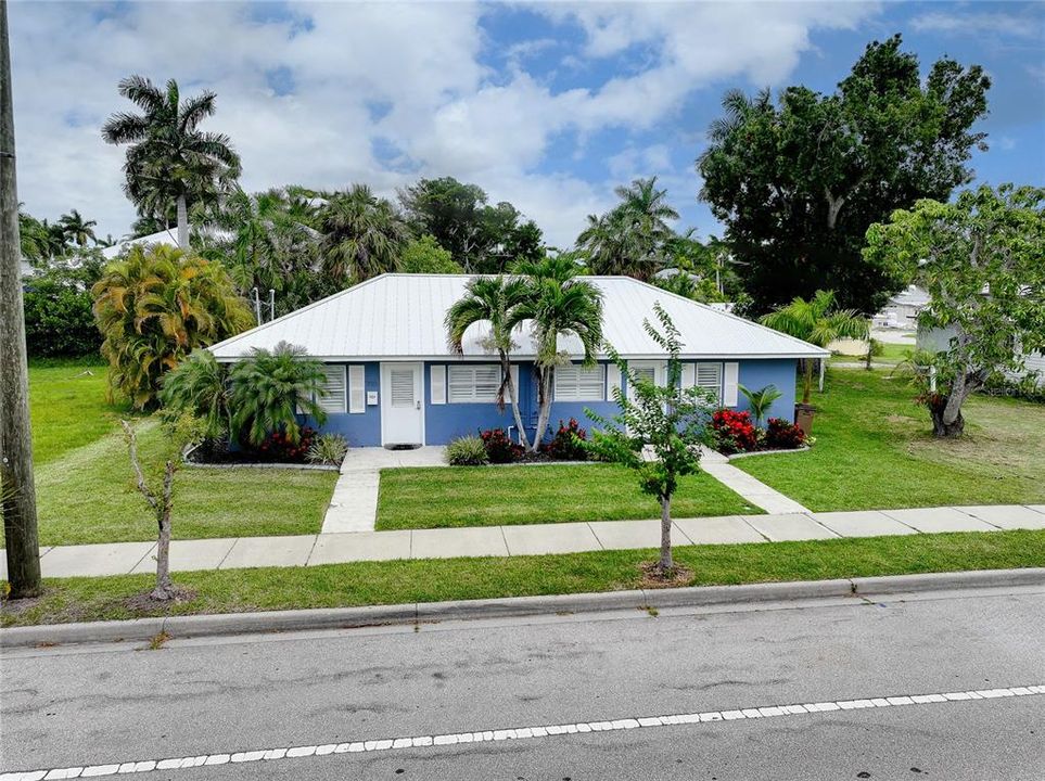 For Sale: $299,000 (2 beds, 0 baths, 1152 Square Feet)