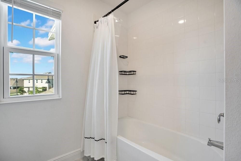 For Sale: $499,900 (4 beds, 2 baths, 2580 Square Feet)