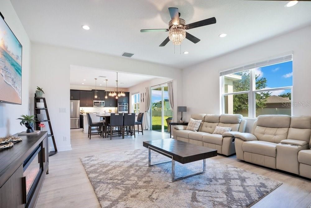 For Sale: $499,900 (4 beds, 2 baths, 2580 Square Feet)