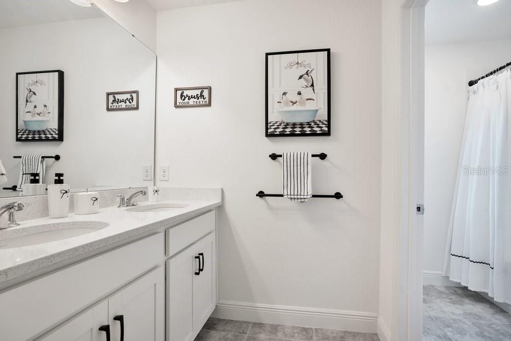 For Sale: $499,900 (4 beds, 2 baths, 2580 Square Feet)