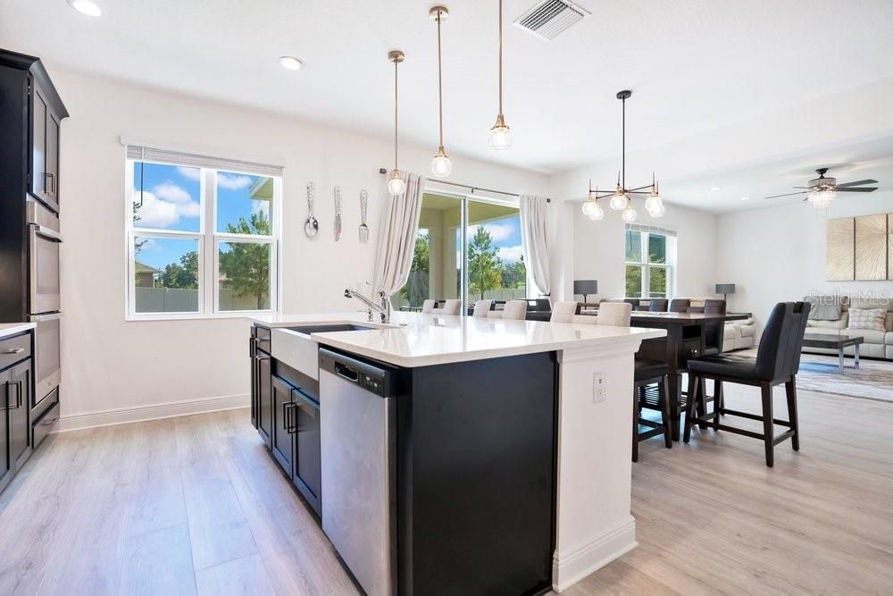 For Sale: $499,900 (4 beds, 2 baths, 2580 Square Feet)