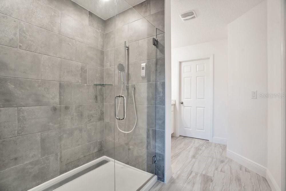 For Sale: $499,900 (4 beds, 2 baths, 2580 Square Feet)
