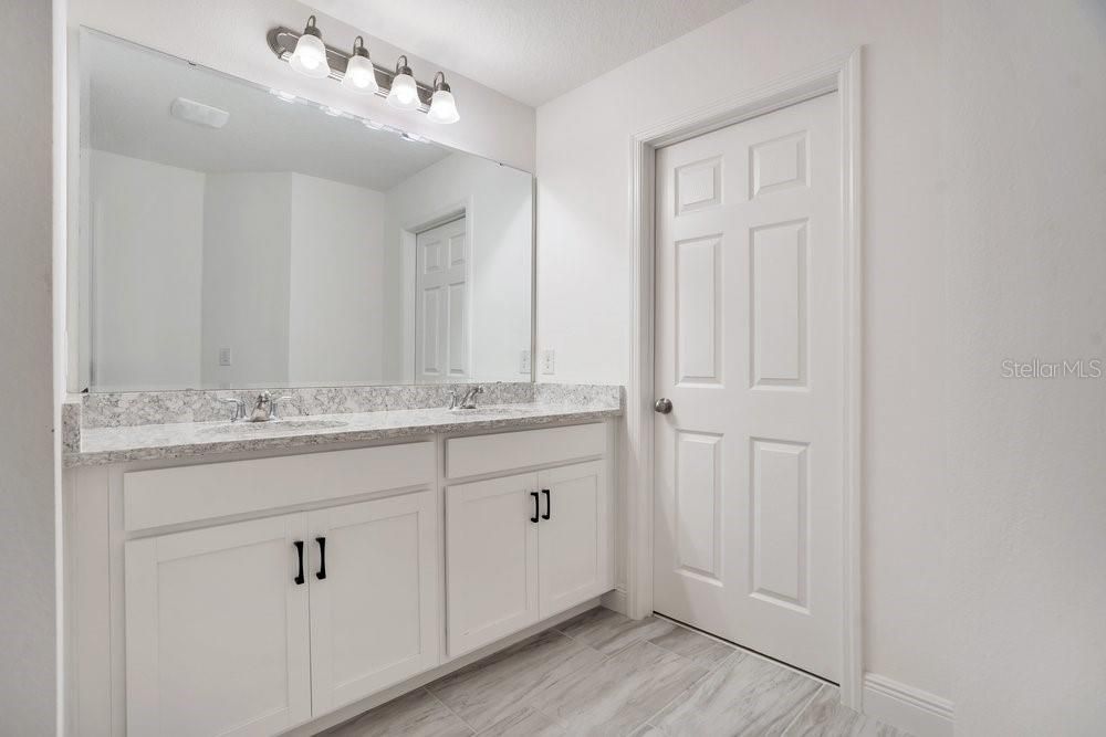 For Sale: $499,900 (4 beds, 2 baths, 2580 Square Feet)