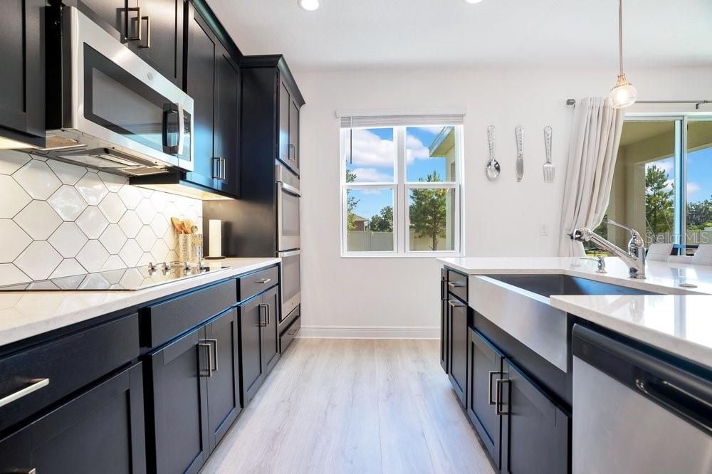 For Sale: $499,900 (4 beds, 2 baths, 2580 Square Feet)