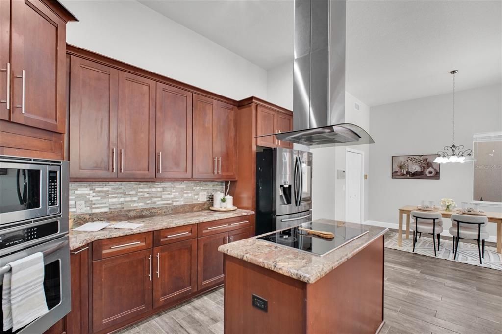 En Venta: $1,055,000 (4 camas, 3 baños, 3189 Pies cuadrados)