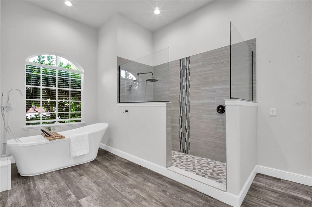 En Venta: $1,055,000 (4 camas, 3 baños, 3189 Pies cuadrados)