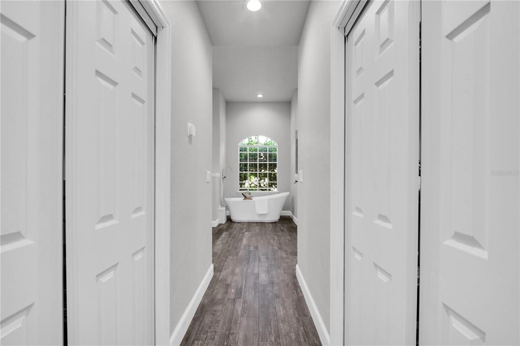 En Venta: $1,055,000 (4 camas, 3 baños, 3189 Pies cuadrados)