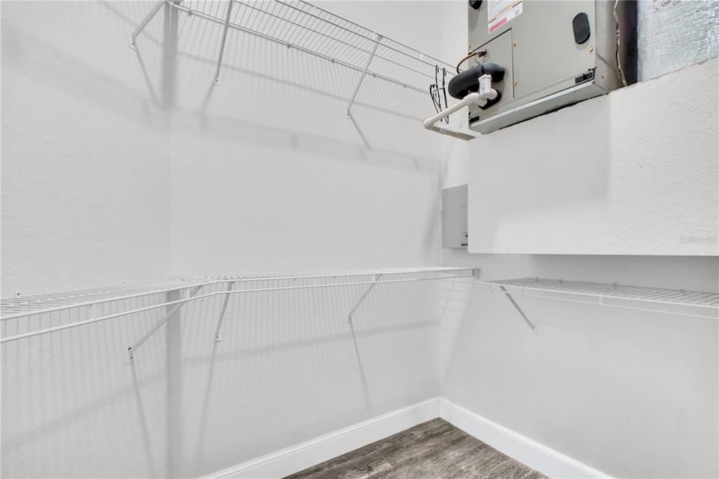 En Venta: $1,055,000 (4 camas, 3 baños, 3189 Pies cuadrados)