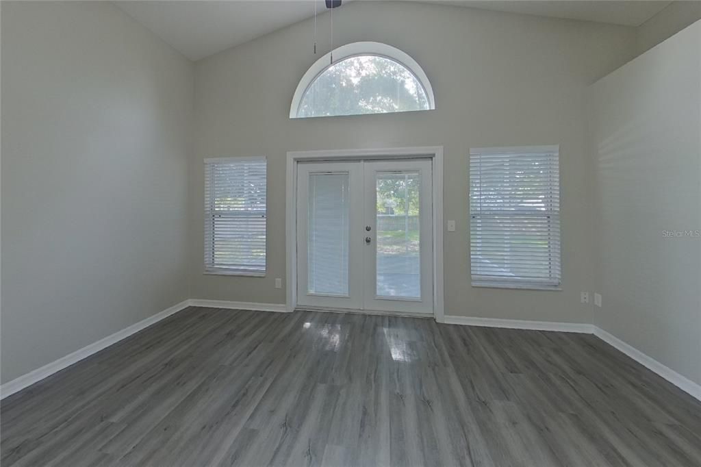 For Rent: $2,199 (3 beds, 2 baths, 1293 Square Feet)