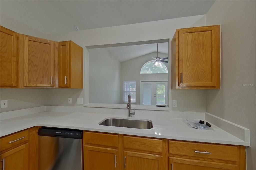 For Rent: $2,199 (3 beds, 2 baths, 1293 Square Feet)