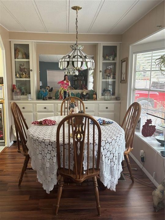 For Sale: $149,900 (2 beds, 2 baths, 1394 Square Feet)