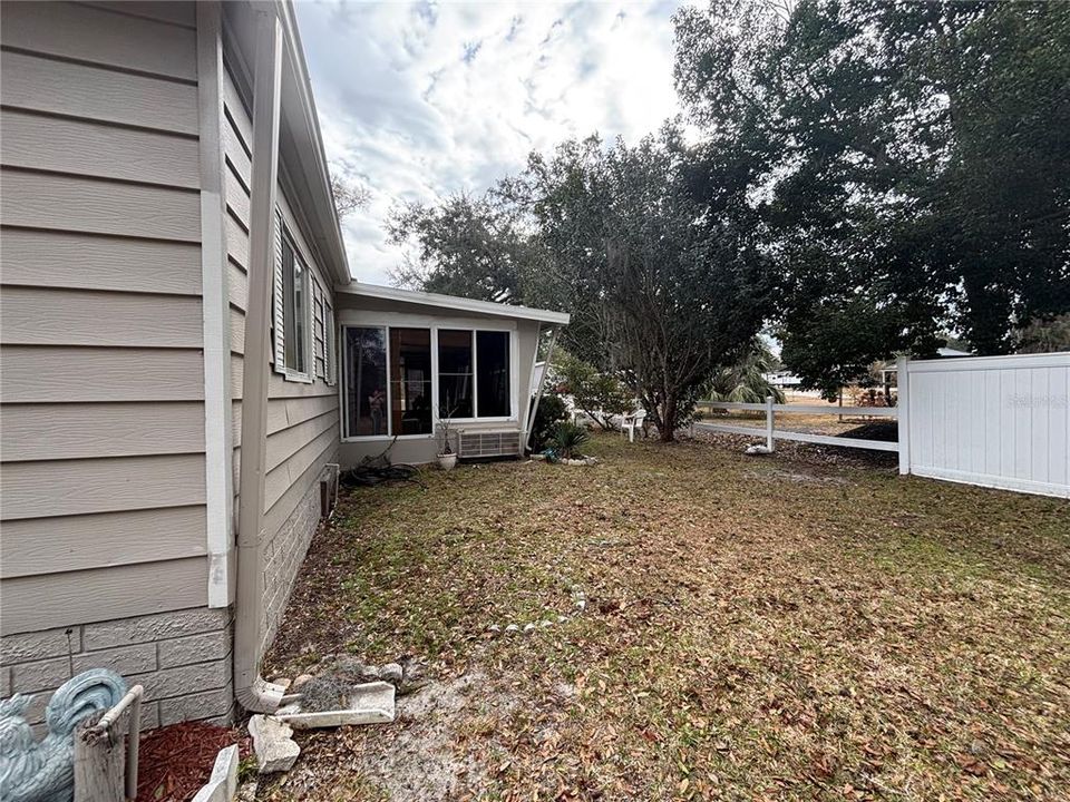 For Sale: $149,900 (2 beds, 2 baths, 1394 Square Feet)