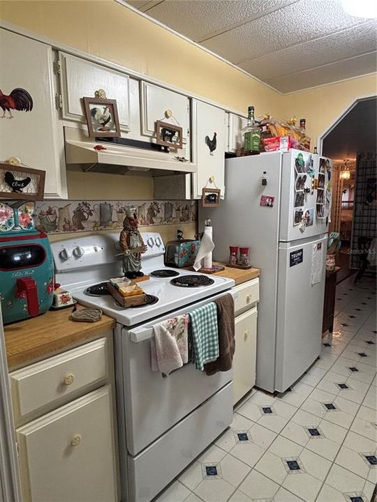 For Sale: $149,900 (2 beds, 2 baths, 1394 Square Feet)