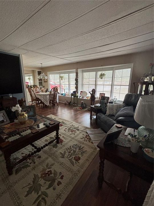 For Sale: $149,900 (2 beds, 2 baths, 1394 Square Feet)