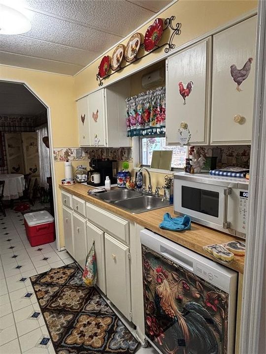 For Sale: $149,900 (2 beds, 2 baths, 1394 Square Feet)