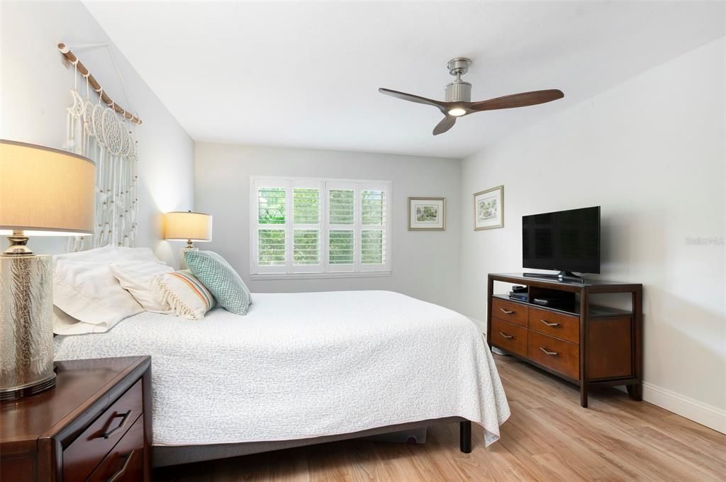 For Sale: $349,000 (2 beds, 2 baths, 1400 Square Feet)