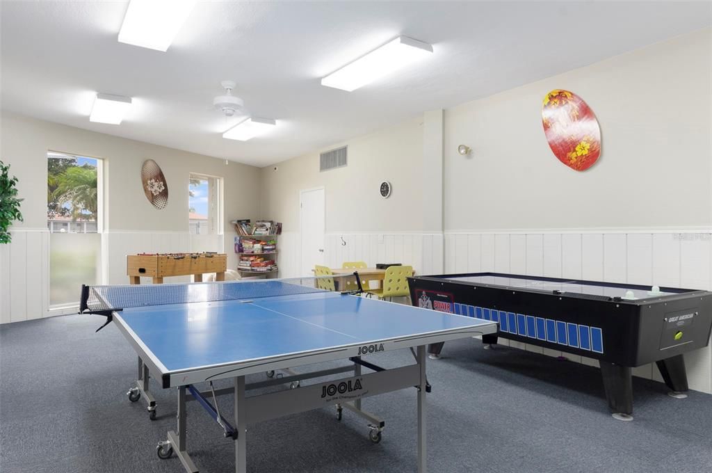 For Sale: $349,000 (2 beds, 2 baths, 1400 Square Feet)