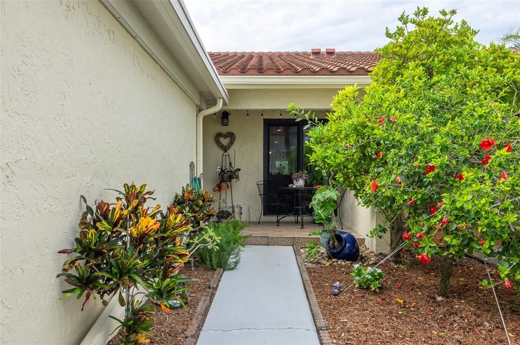 For Sale: $349,000 (2 beds, 2 baths, 1400 Square Feet)