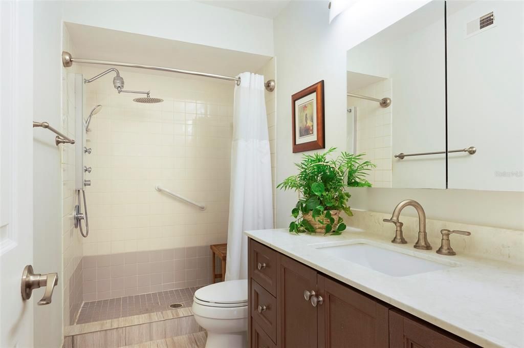 For Sale: $349,000 (2 beds, 2 baths, 1400 Square Feet)