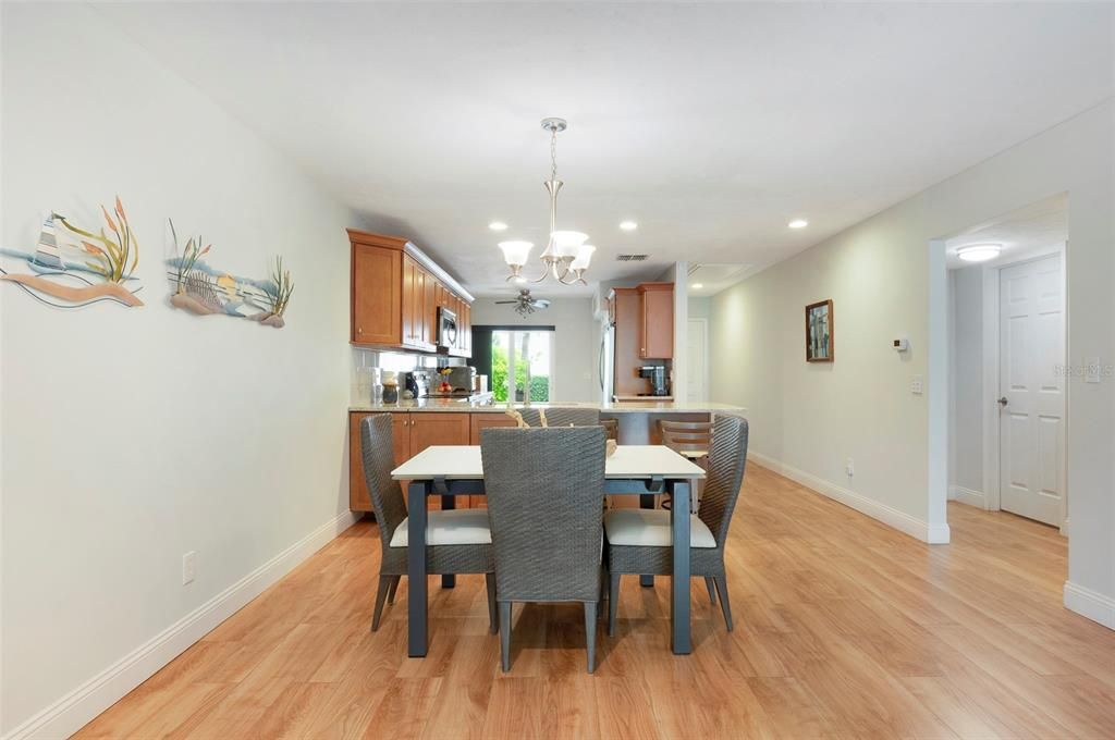 For Sale: $349,000 (2 beds, 2 baths, 1400 Square Feet)