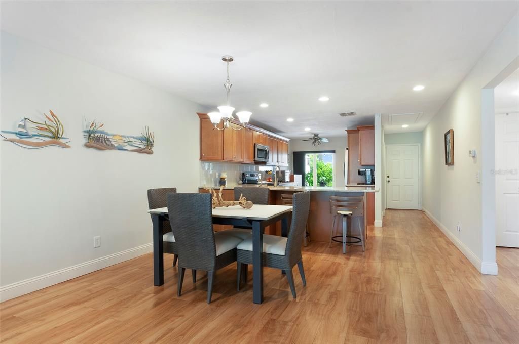 For Sale: $349,000 (2 beds, 2 baths, 1400 Square Feet)
