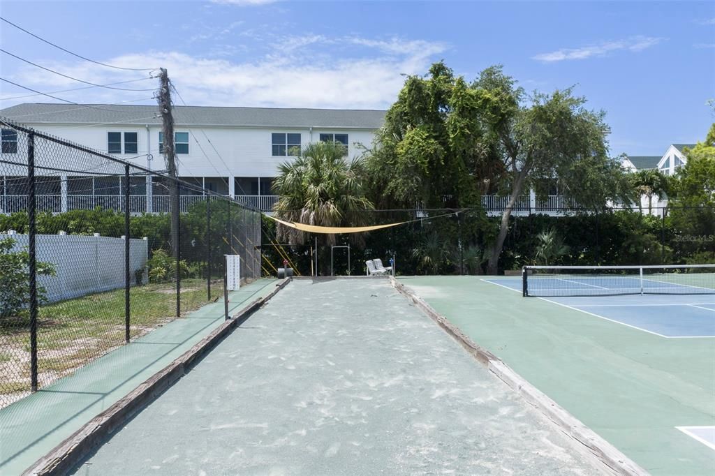 For Sale: $349,000 (2 beds, 2 baths, 1400 Square Feet)