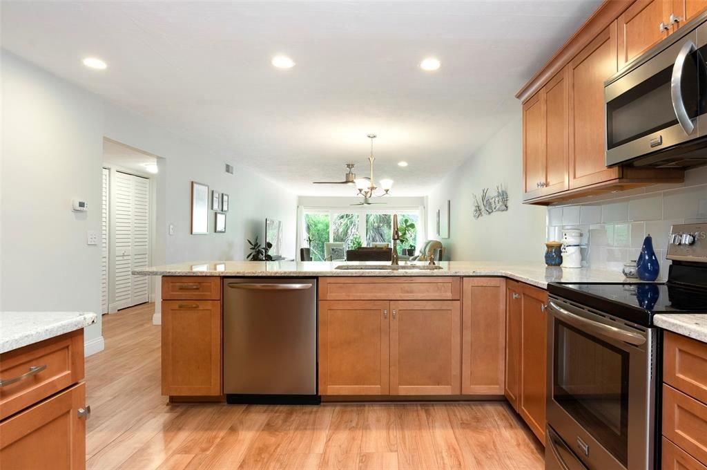 For Sale: $349,000 (2 beds, 2 baths, 1400 Square Feet)